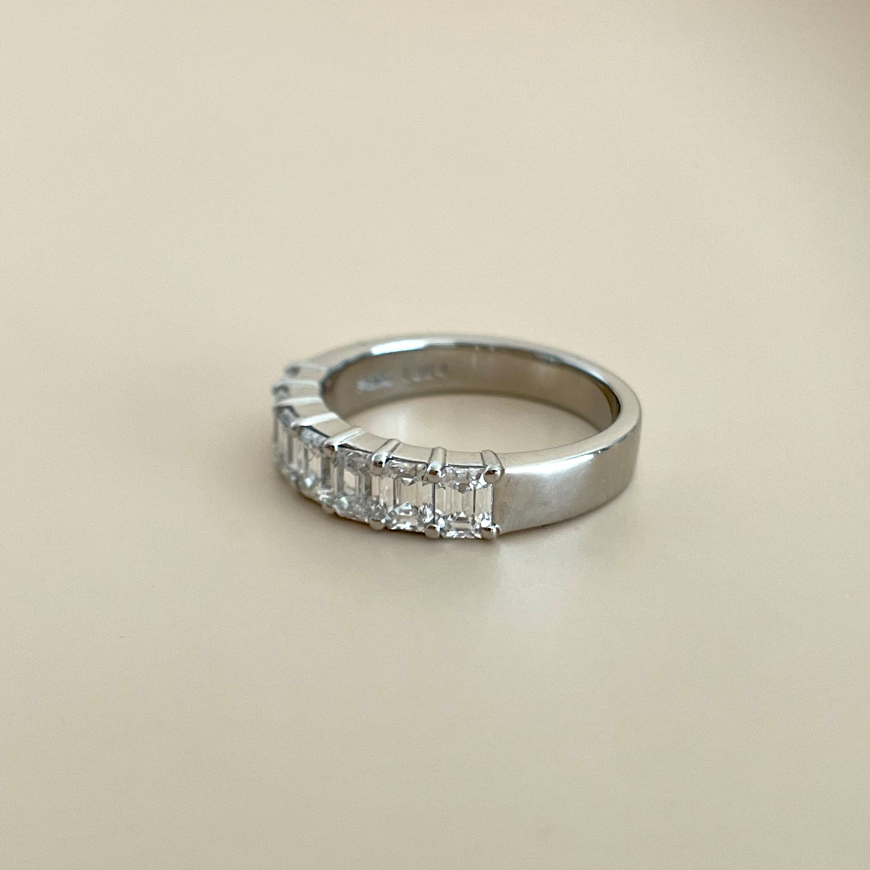 エメラルドカット ダイヤモンド ハーフエタニティリングT 1.30ct