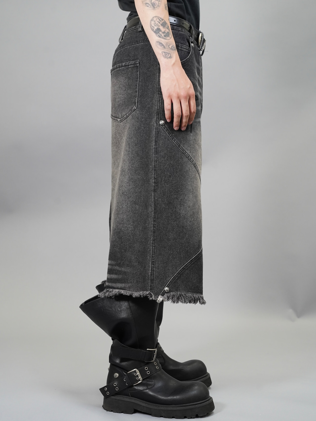 【LOVE KILLER】Studs panel baggy denim shorts
