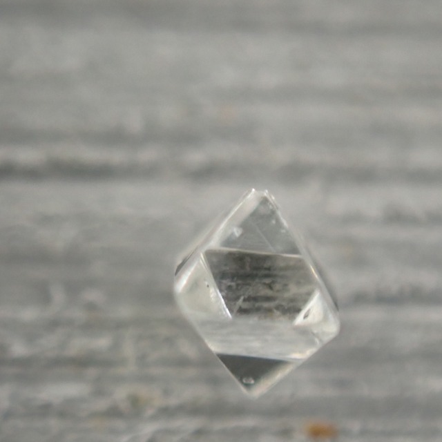 宝石つむりセレクト ミニトライゴン ロシア産ソーヤブル原石 ダイヤモンド原石 約0 04ct 0 06ct 宝石ルース販売 ジュエリー加工 宝石つむり