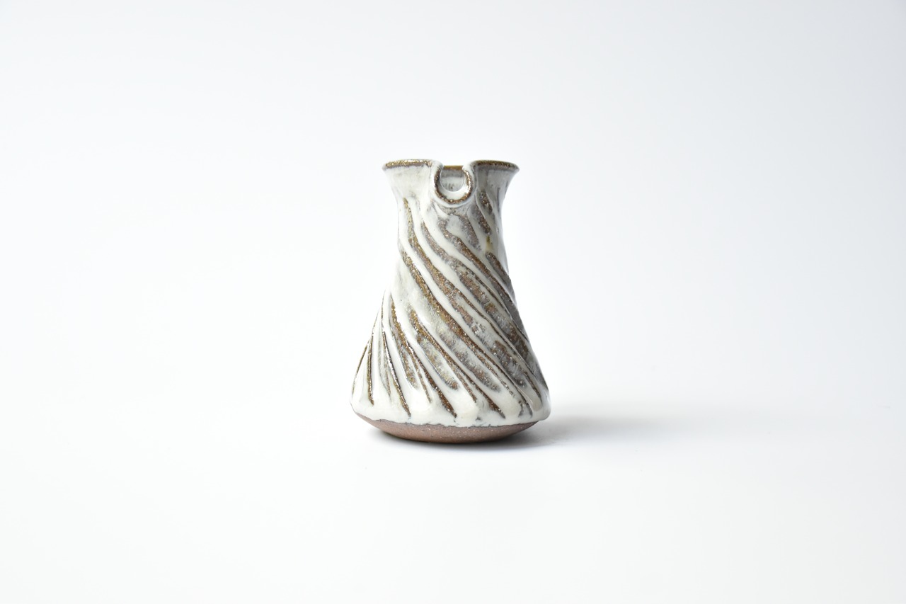 小代瑞穂窯 / 福田るい : ミルクピッチャー ストレート型 斜めしのぎ 白