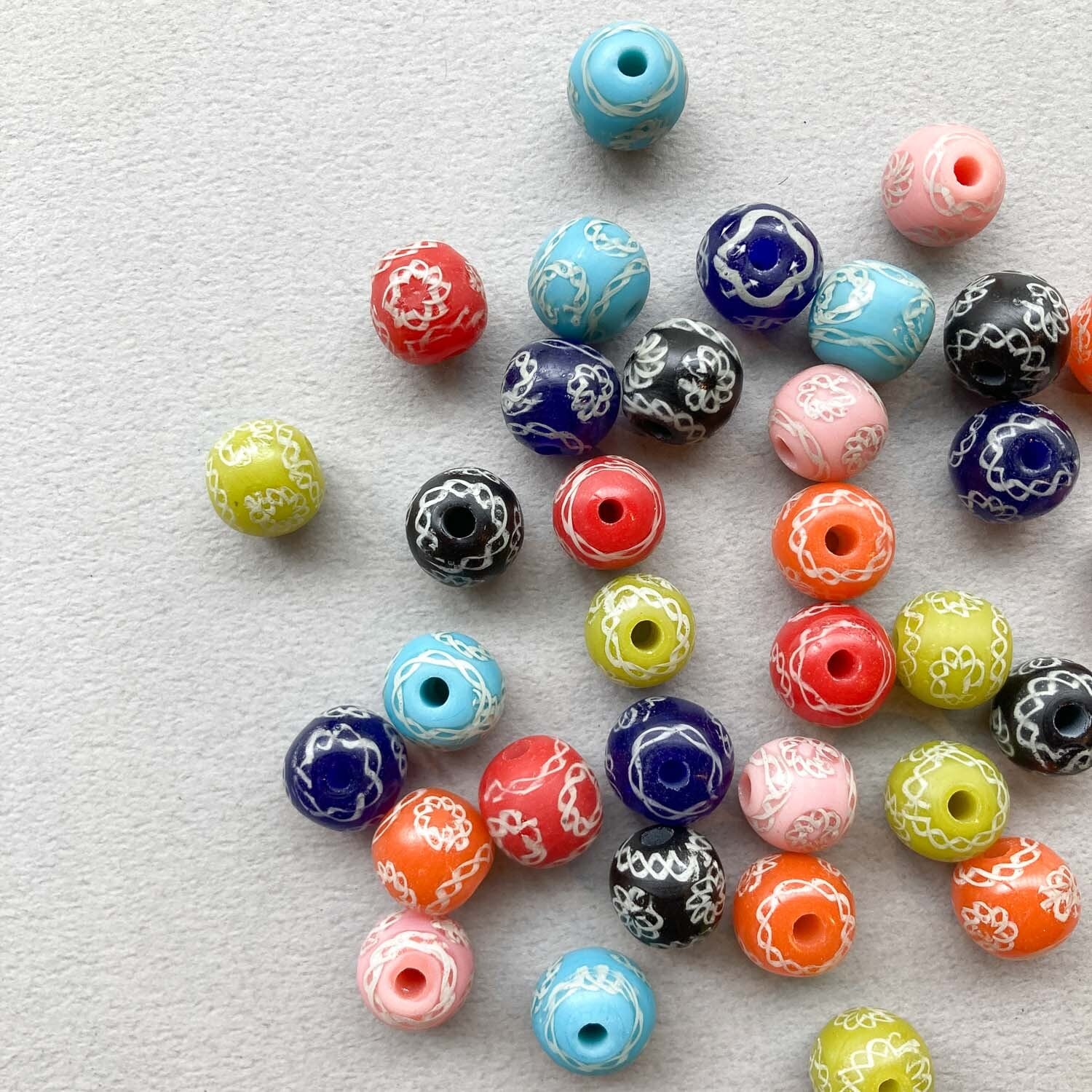 白ライン模様入りガラスビーズ | Dua-アクセサリーパーツショップ