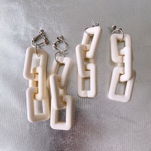 rubber coating white chainサージカルステンレスピアス/ネジ式イヤリング