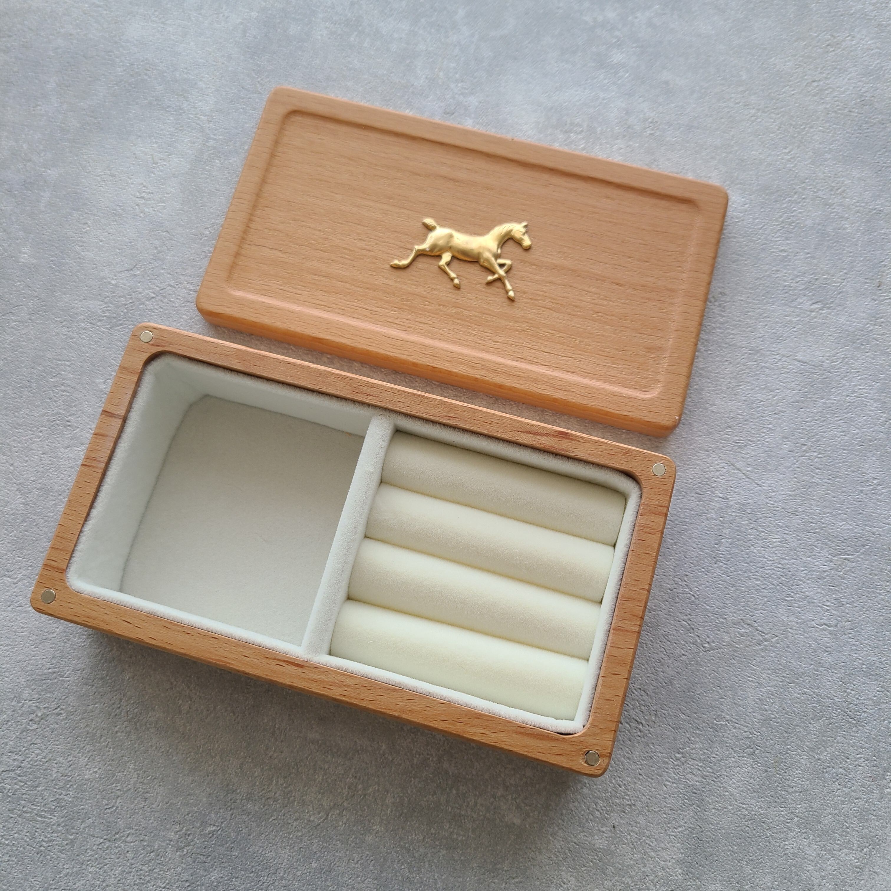 シンプルな木製ジュエリーケース】馬モチーフのジュエリーBOX