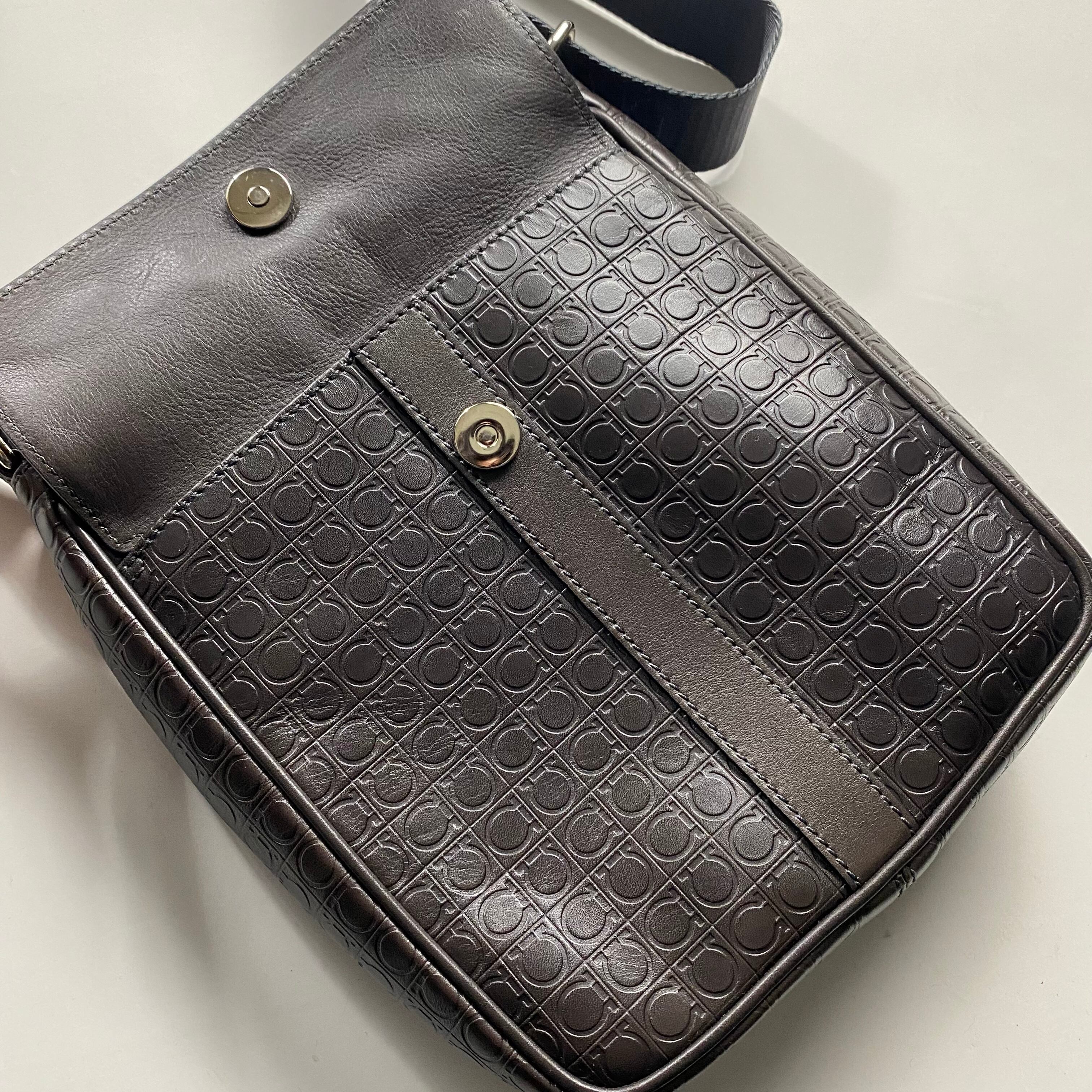 SALVATORE FERRAGAMO leather shoulder bag “gancini” | NOIR ONLINE