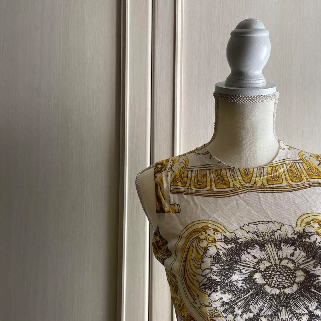 44 ヴェルサーチェ VERSACE 総柄 ノースリーブ トップス シャツ 黄  