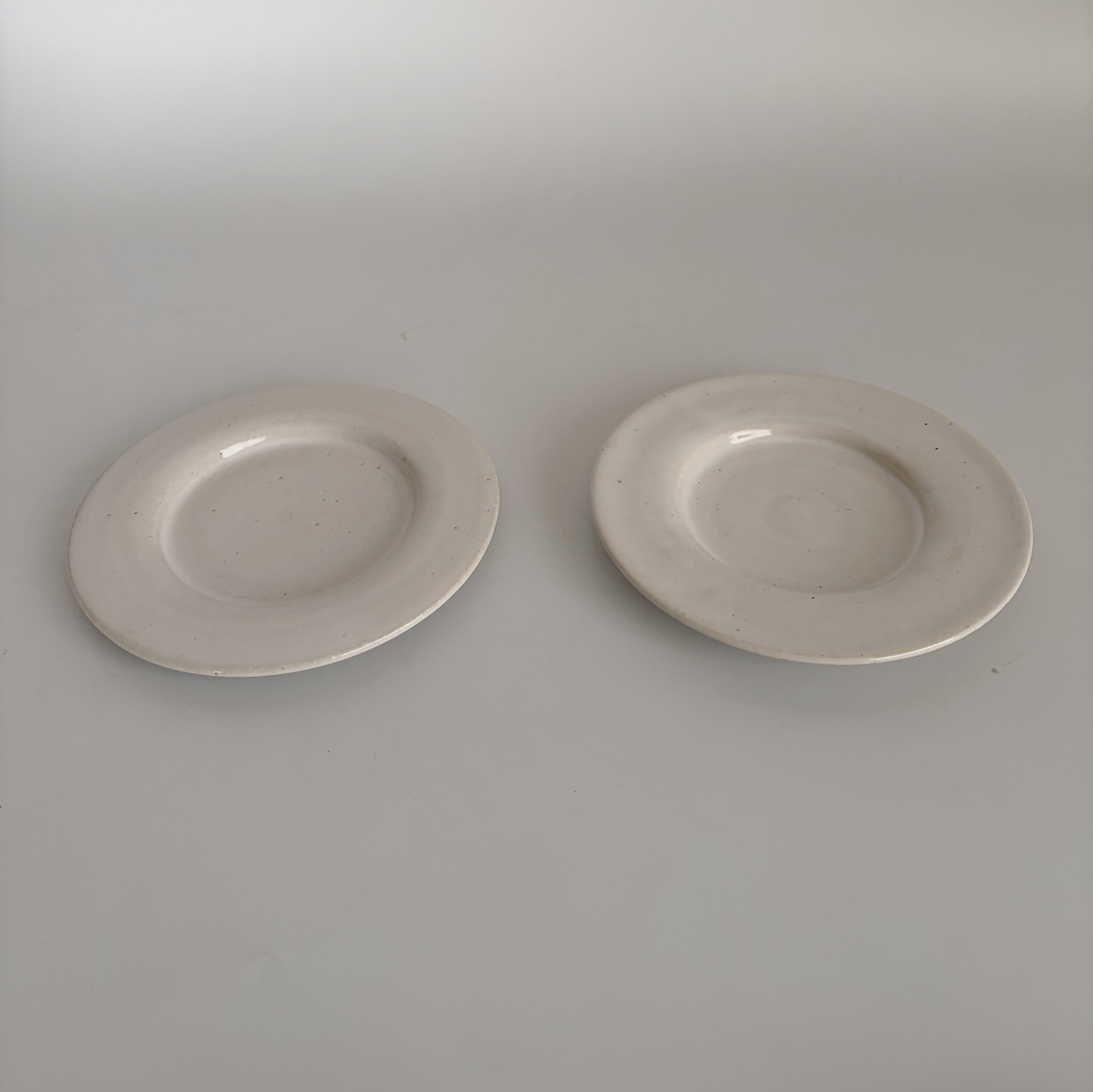 ソーサー　ecru 額賀香織