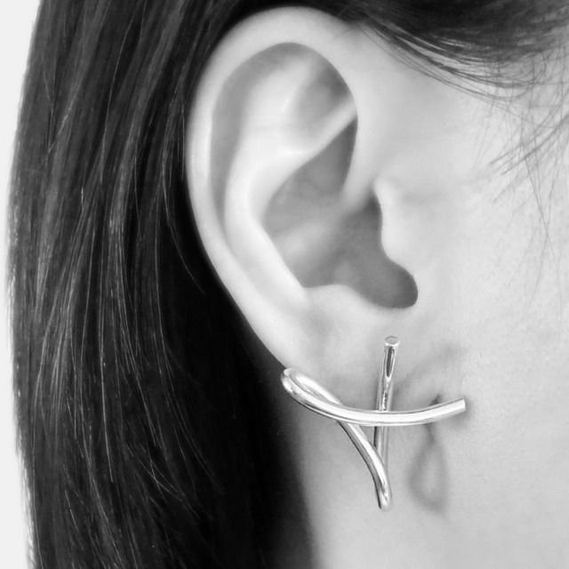 Two beats pierced earrings