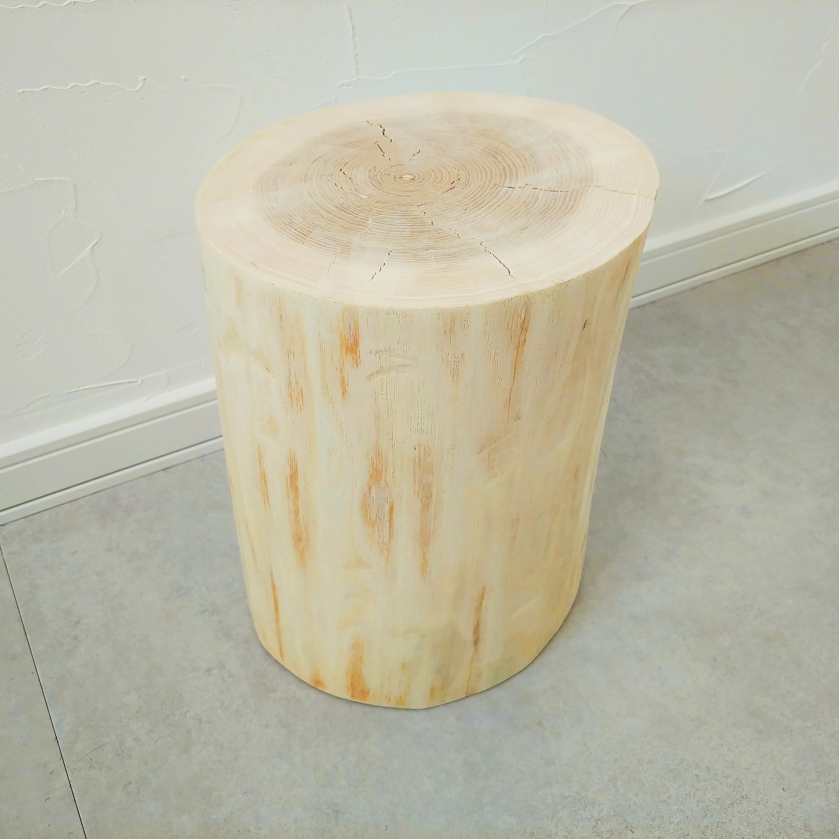 クルミの丸太（1点限り）　高さ30cm　直径20-23cm　北海道産天然木