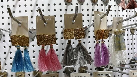 フリンジピアス