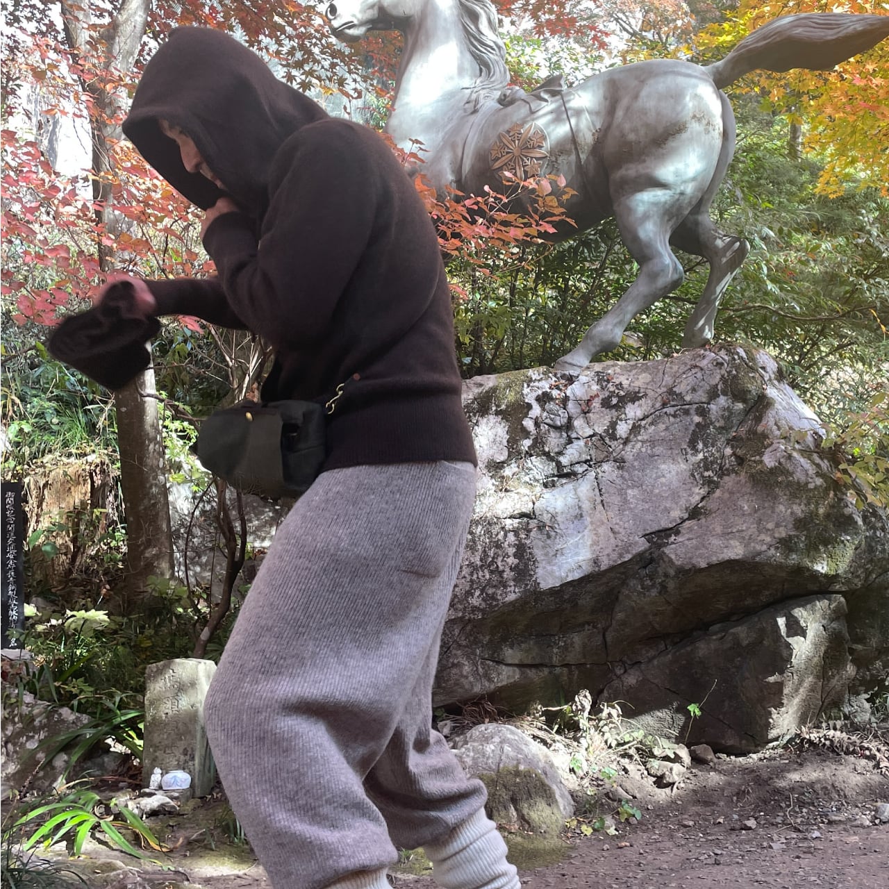 ヤクのパーカー｜こげ茶 | 空飛ぶ羊公式webshop｜モンゴルのあたたかい