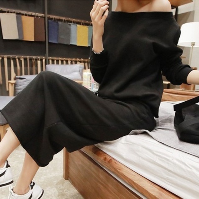 オフショルダースウェット&スカート  レディース セットアップ おしゃれ ツーピース 長袖 ルーズ オフショルダー ワンショルダー 肩出し 個性 人気 かっこいい 大人女子 カジュアル お出かけ 女子会 デイリー スカート ミドル丈 ロングスカート 長袖シャツ セーター スリム シンプル 無地 プレーン 大きいサイズ 春 秋  10代 20代 30代 着回し スポーツスーツ ブラック 黒 グレー 灰色