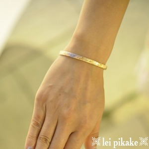 大きめ オープンバングル ステンレス プリンセス柄 イエローカラー 4ミリ幅 CZ  ハワイアンジュエリー  コーティング ラッピング プレゼント 男性向け　男性サイズ lei-gbsg45-gd-mens