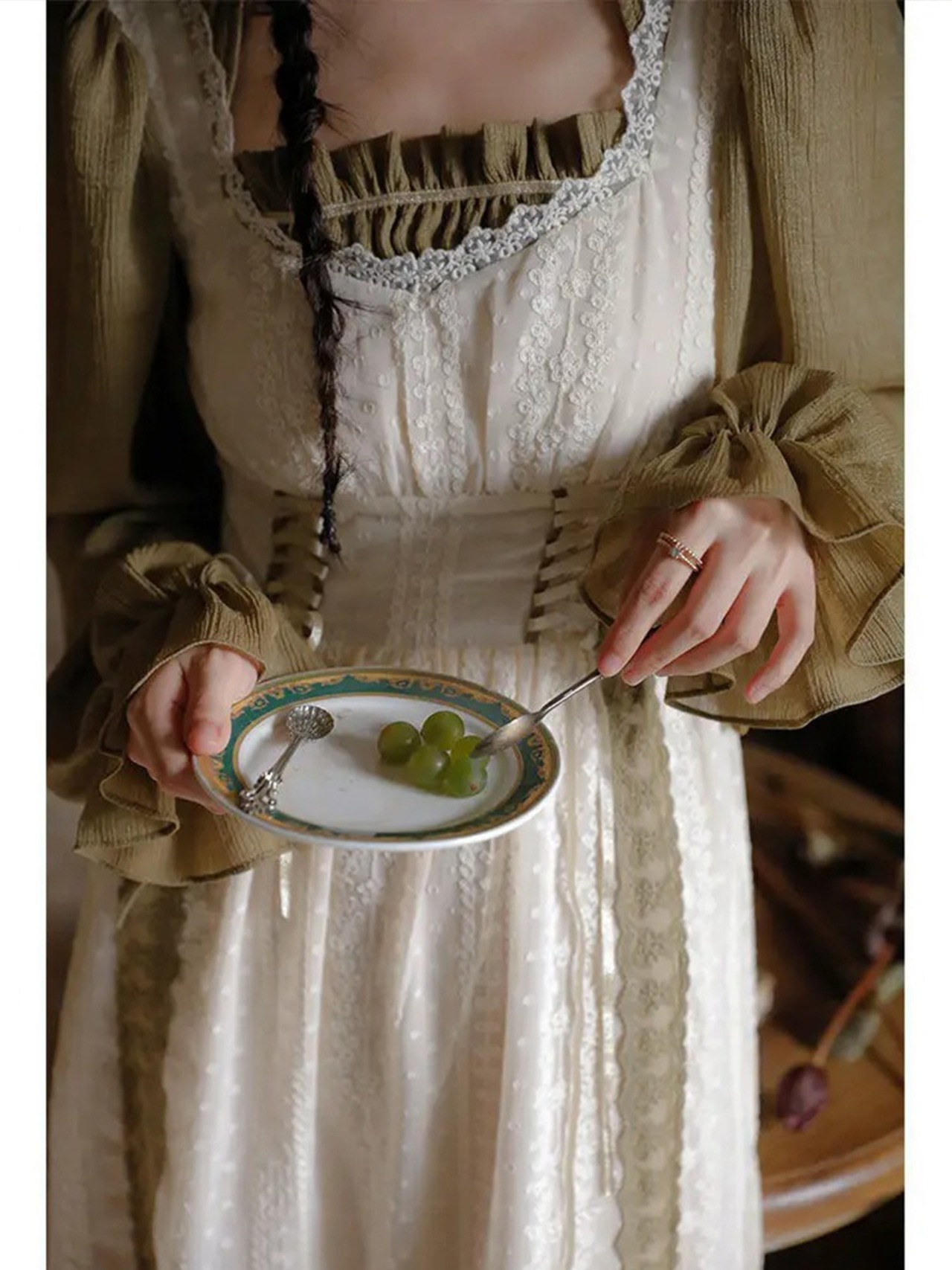 【0008】Chiffon Lace Flare Short Long Sleeve Dress