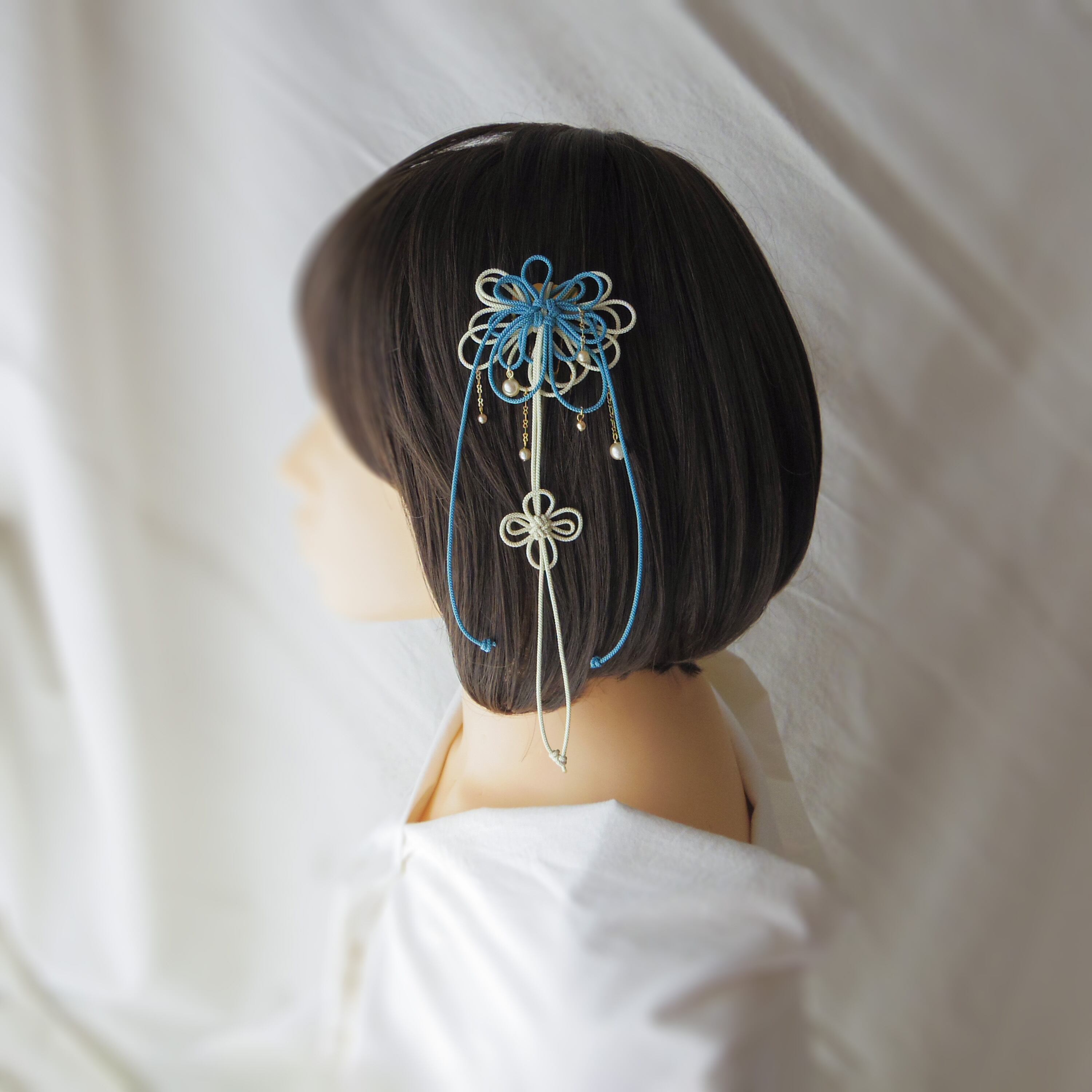 飾り結びヘアコーム(小)「ひめたるは熱」(縹×アイボリー)【軽量で簡単和装ヘア】浴衣・着物・七五三や成人式に。