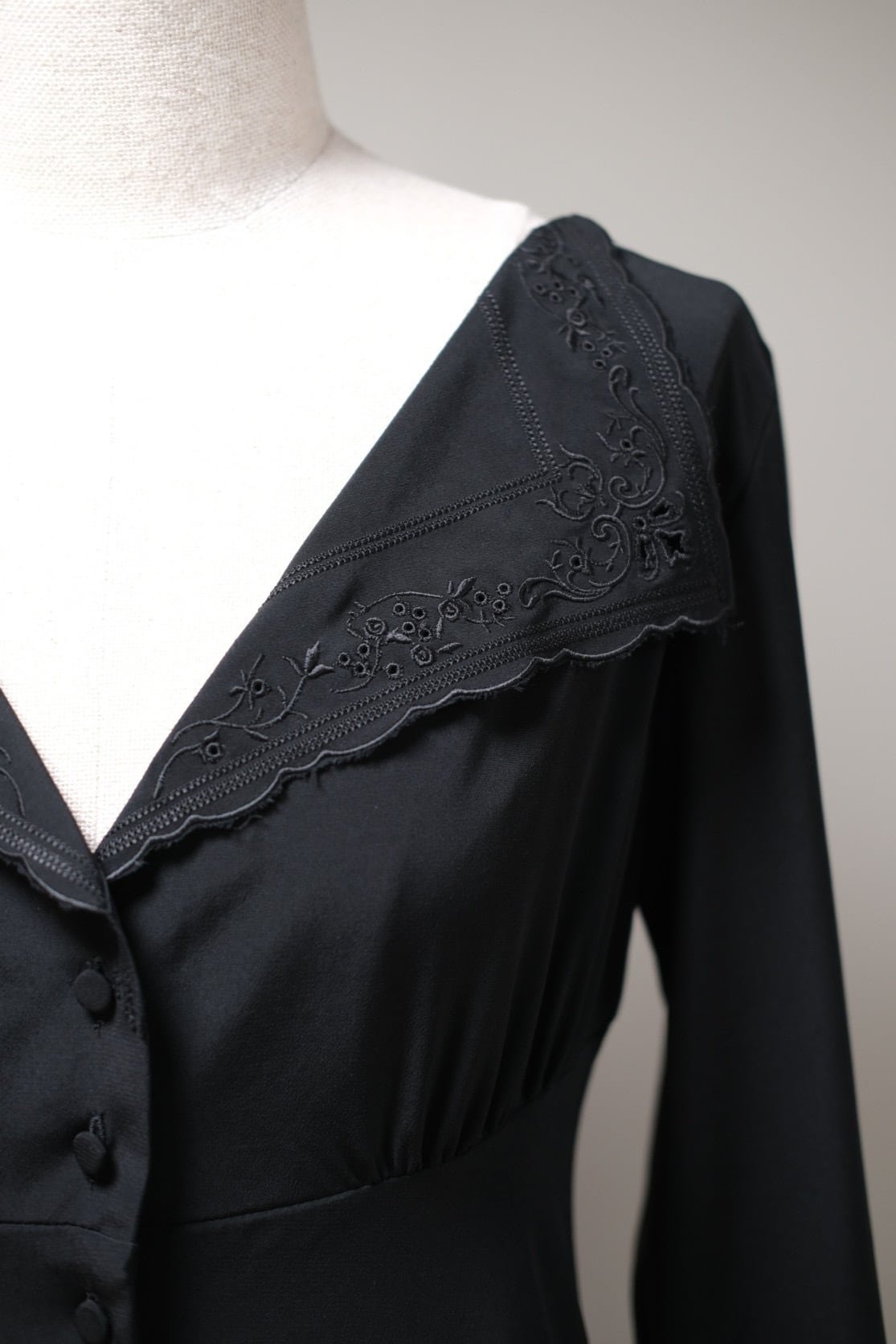 FETICO】RUFFLED-HEM CREPE DRESS | loop