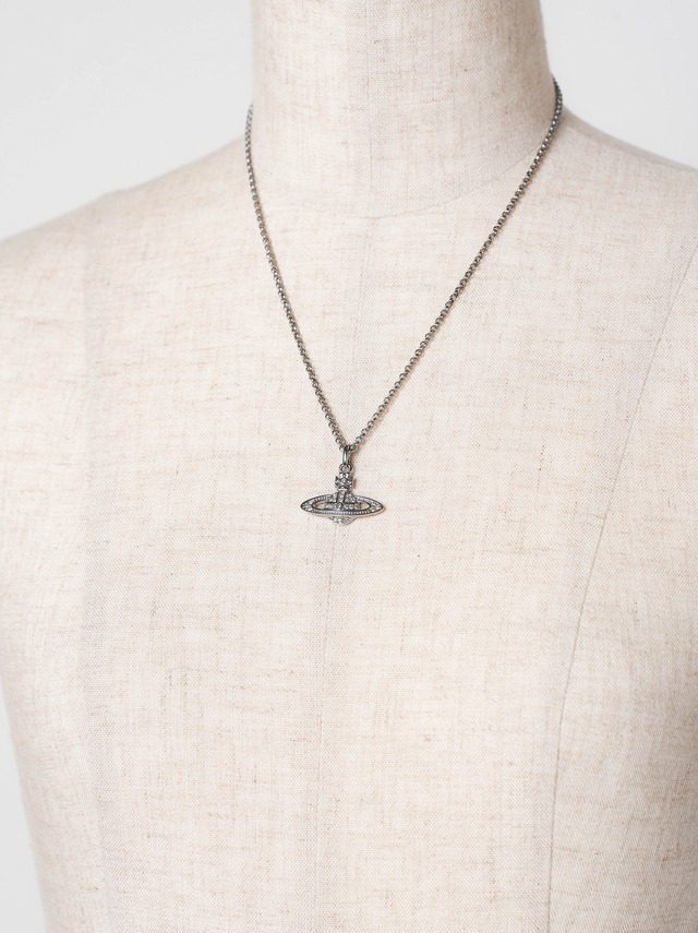 Vivienne Westwood ヴィヴィアン ウエストウッド レリーフオーブペンダント ネックレス