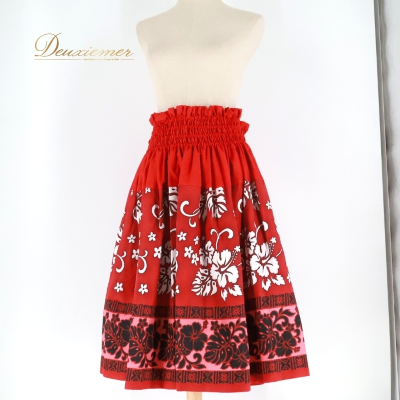 フラダンス 衣装 パウスカート レッド系 プアラニ ハイビスカス柄 ハワイアンプリント アロハ フラ ダンス レッスン 練習 ハワイアン PUALANI かわいい おしゃれ 上品 華やか 鮮やか ブラック系 ホワイト系 赤 黒 白 フリルスカート ゴムウエスト アロハ柄 可愛い 大人用 レディース ハワイ ファッション