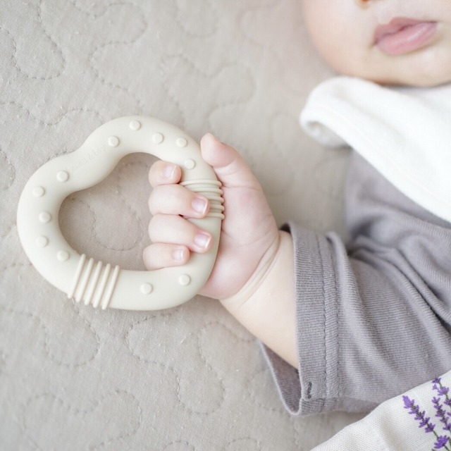 シリコン歯固め（heart） / 出産祝い ギフト プレゼント ベビー silicon teether GIFT present