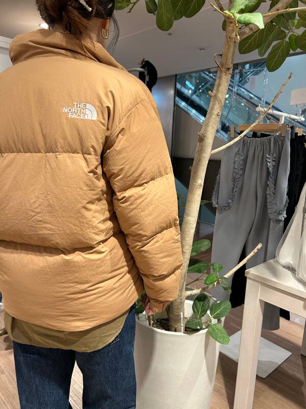 THE NORTH FACE ダウンジャケット キャメル　Lサイズ THE NORTH FACE WHITE LABEL】ネオパフィーダウンジャケット[color