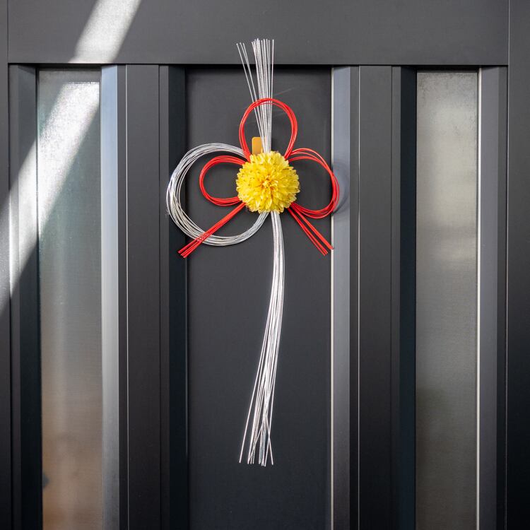 アートフラワーギフト!『お正月飾り』銀水引&マム