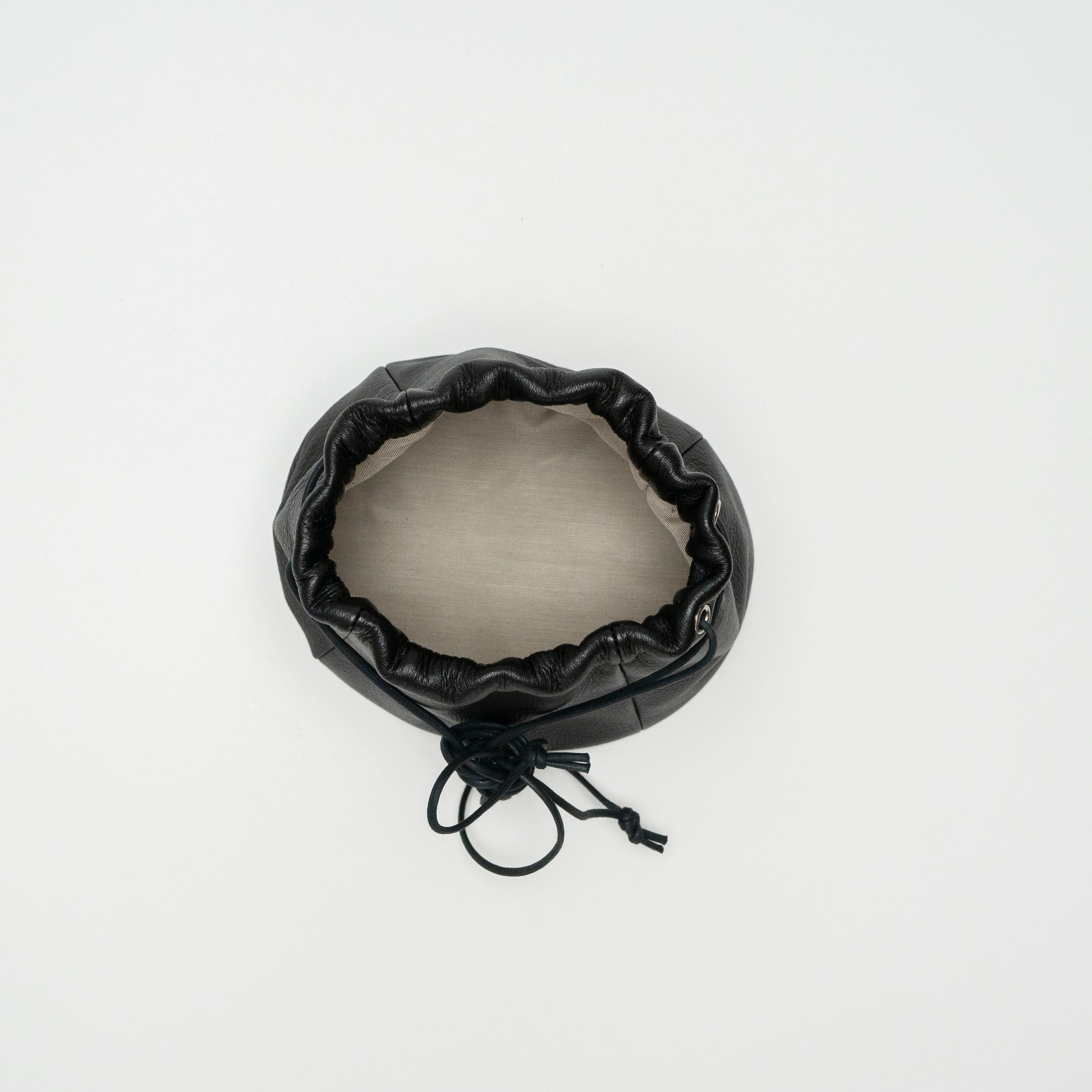 鹿革の巾着ミニバッグ | Leathergiftshop COMOC