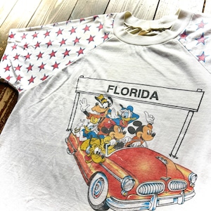 80's  The Walt Disney Company FLORID  Souvenir〝MICKEY & FRENDS〟 INK Print  STAR Pattern Sleeve T-Shirt VelvaSheen Body  - MADE IN U.S.A -  / Size About  LARGE
