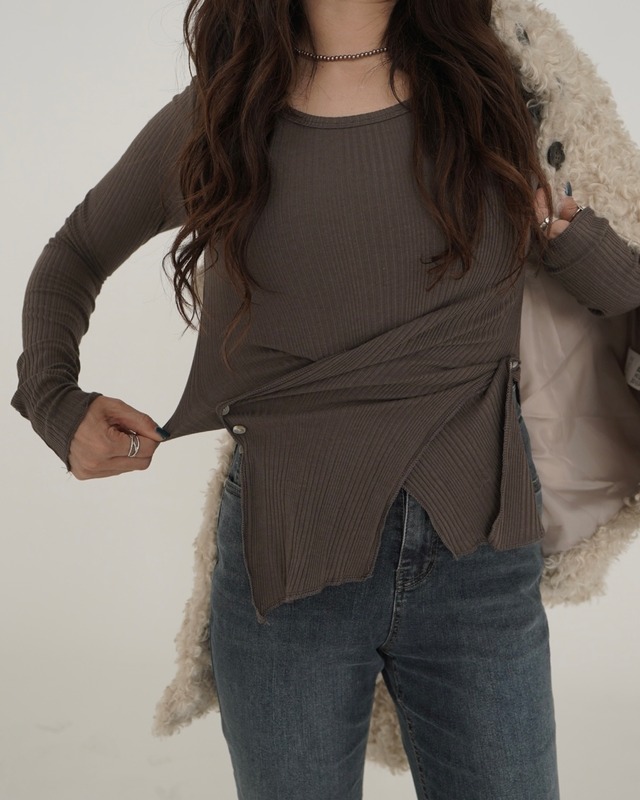 10月末予約Ribbed Button Detail Long Sleeve Top ／moca