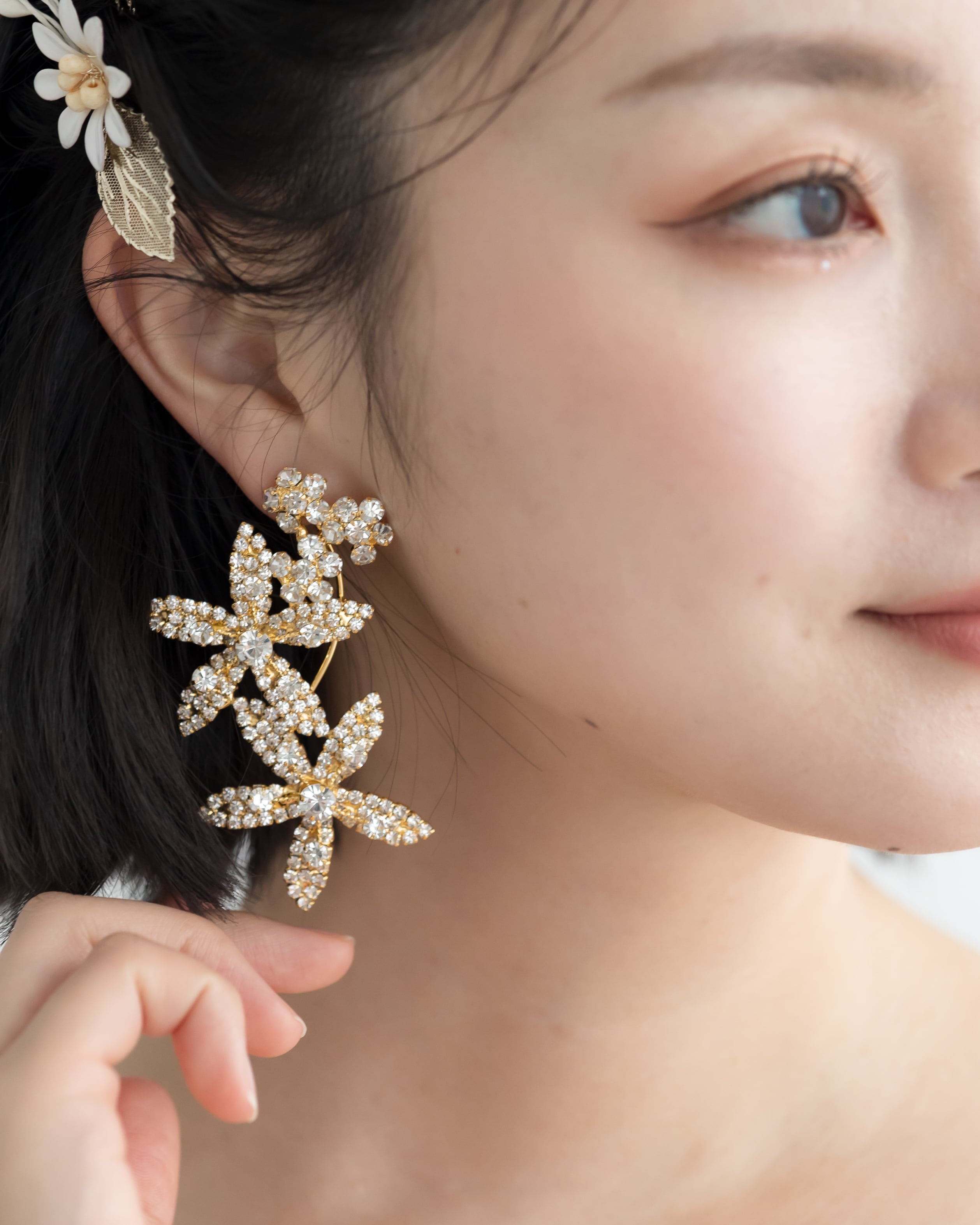 ダブルフラワークリスタルブライダルピアスゴールド【AE2311-10