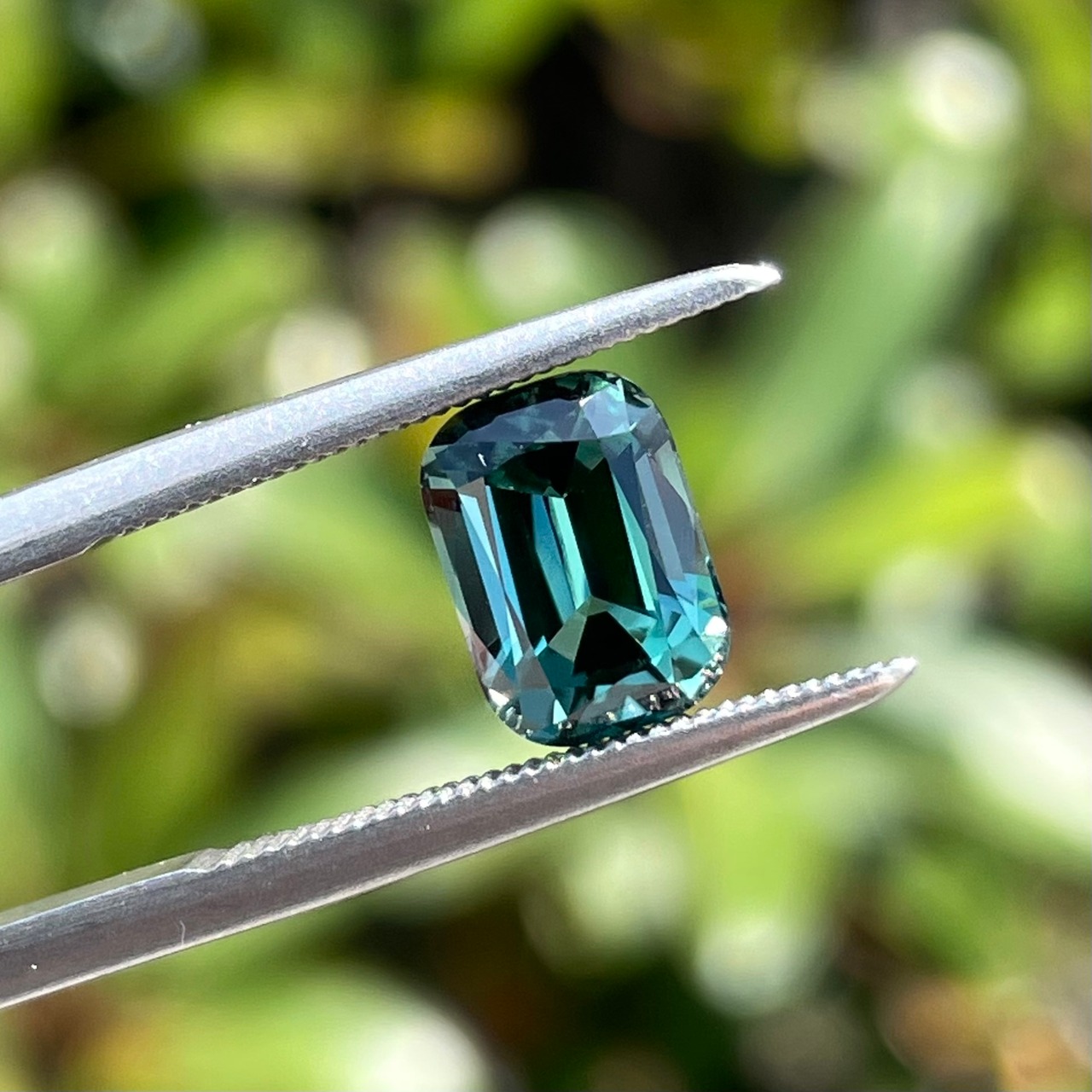 ティールカラートルマリン クッションシェイプ 8.0x5.8x4.8mm, 1.75ct ナミビア産