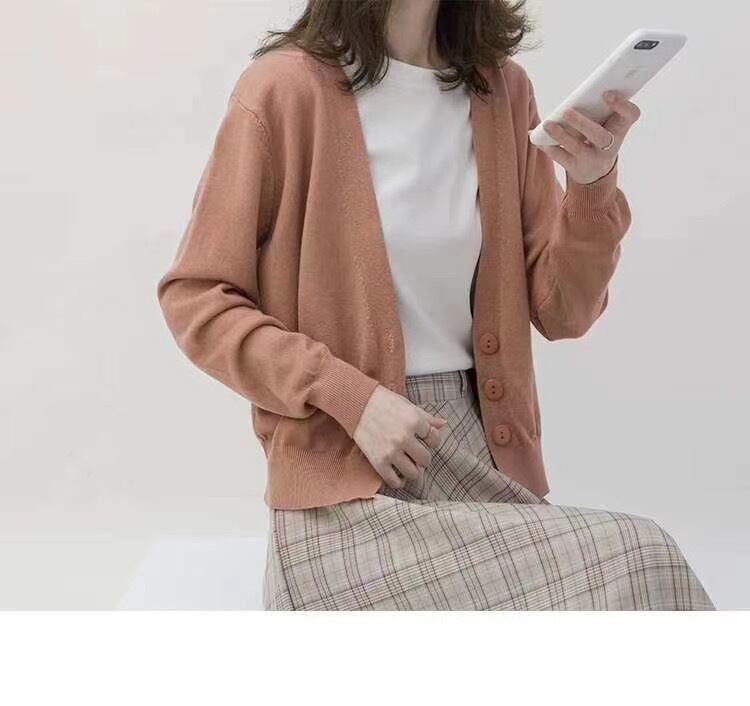 Vネックニットカーディガン