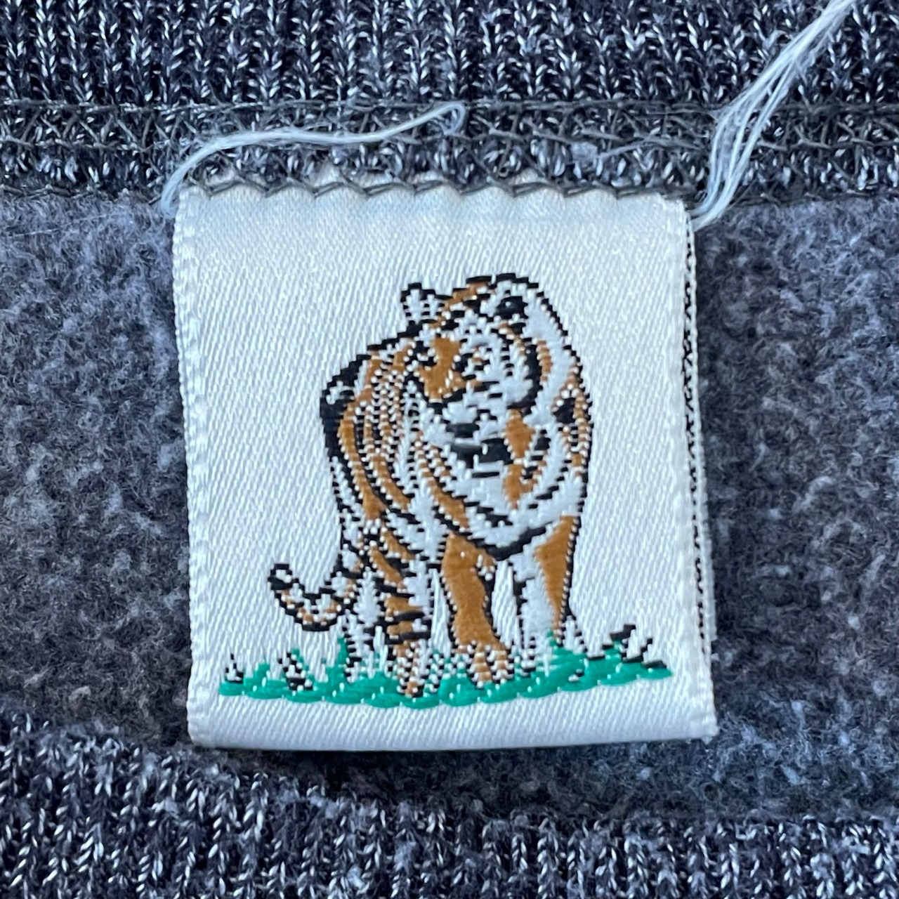 【TIGER BRAND】カナダ製 CANADA カレッジ ヨーク大学 オスグッドホール法学部 LAW SCHOOL 刺繍ロゴ 肉厚 スウェット トレーナー  XL ビッグシルエット US古着