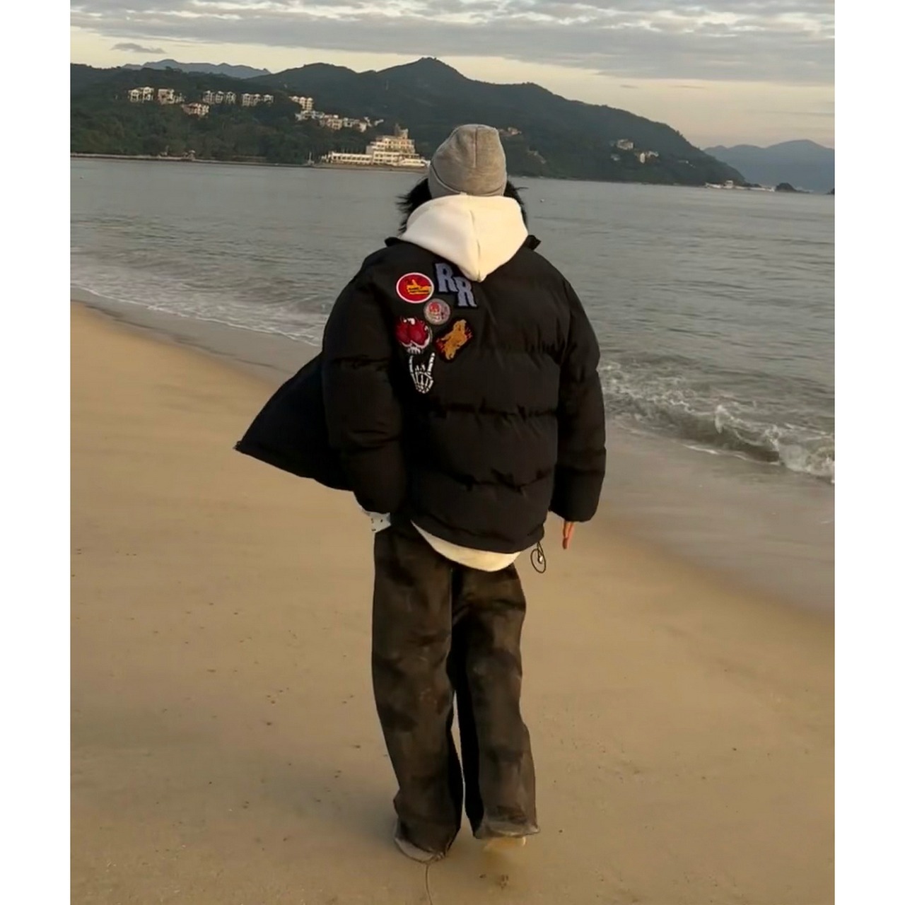 【暖かさUP】ブラック8刺繍 中綿ジャケット T1396