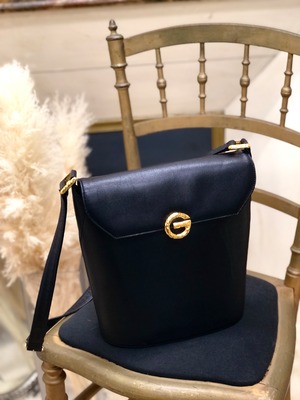 GIVENCHY ジバンシィ　Gモチーフ　アンティーク調　バケツ　ショルダーバッグ   ブラック　vintage　ヴィンテージ　オールド　tsdz4c