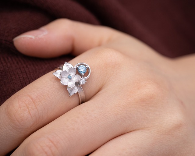 《Pt950》Petit Fleur_スカイブルーダイヤモンド0.17ct_673R