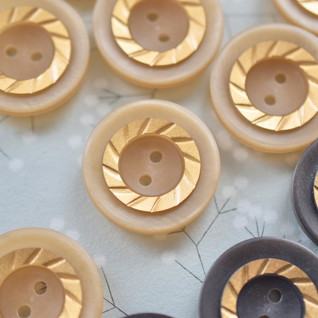 『4個セット』マットゴールドリング×マットベージュ 2穴 25㎜