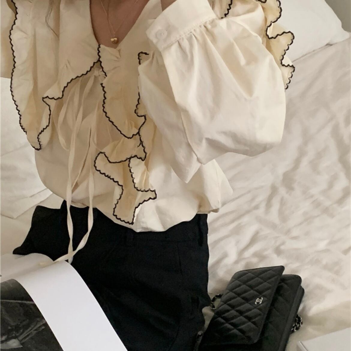 フリルビッグカラーブラウス