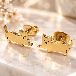 ネコ ピアス ゴールド 53 金属アレルギー対応 ステンレス 両耳セット レディース 小ぶり 猫モチーフ ネコ 猫 ねこ