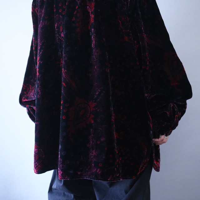 arabesque pattern over silhouette beautiful velours shirt