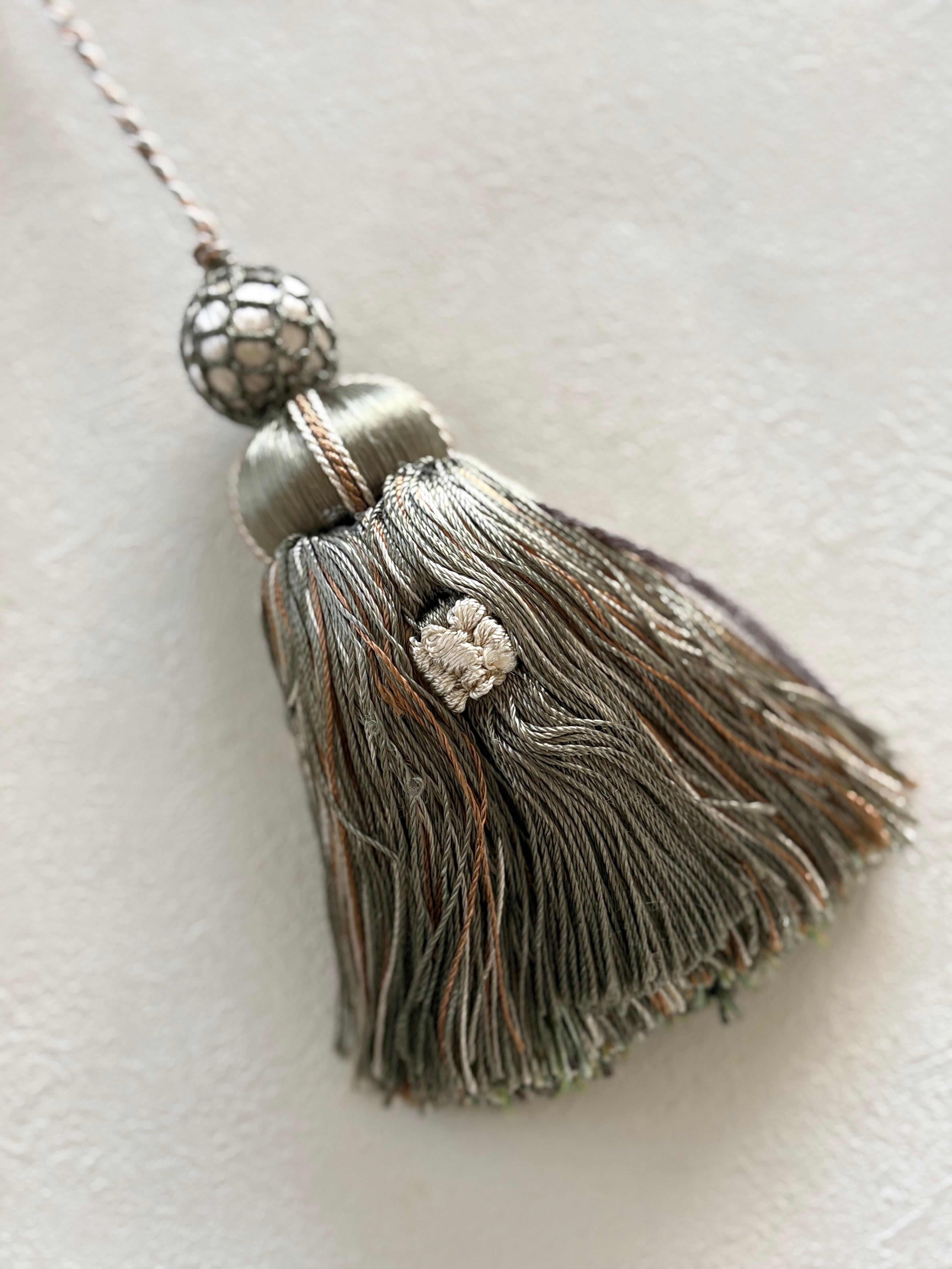 輸入デザインタッセル セージグリーン 巻玉 15.5cm インテリアタッセル カルトナージュ スツール 茶箱