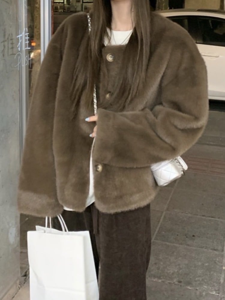 ふわっと軽やか冬のぬくもりを纏う フェイクファージャケット 大人