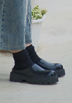 Round Toe Sabot Sandals / BLACK