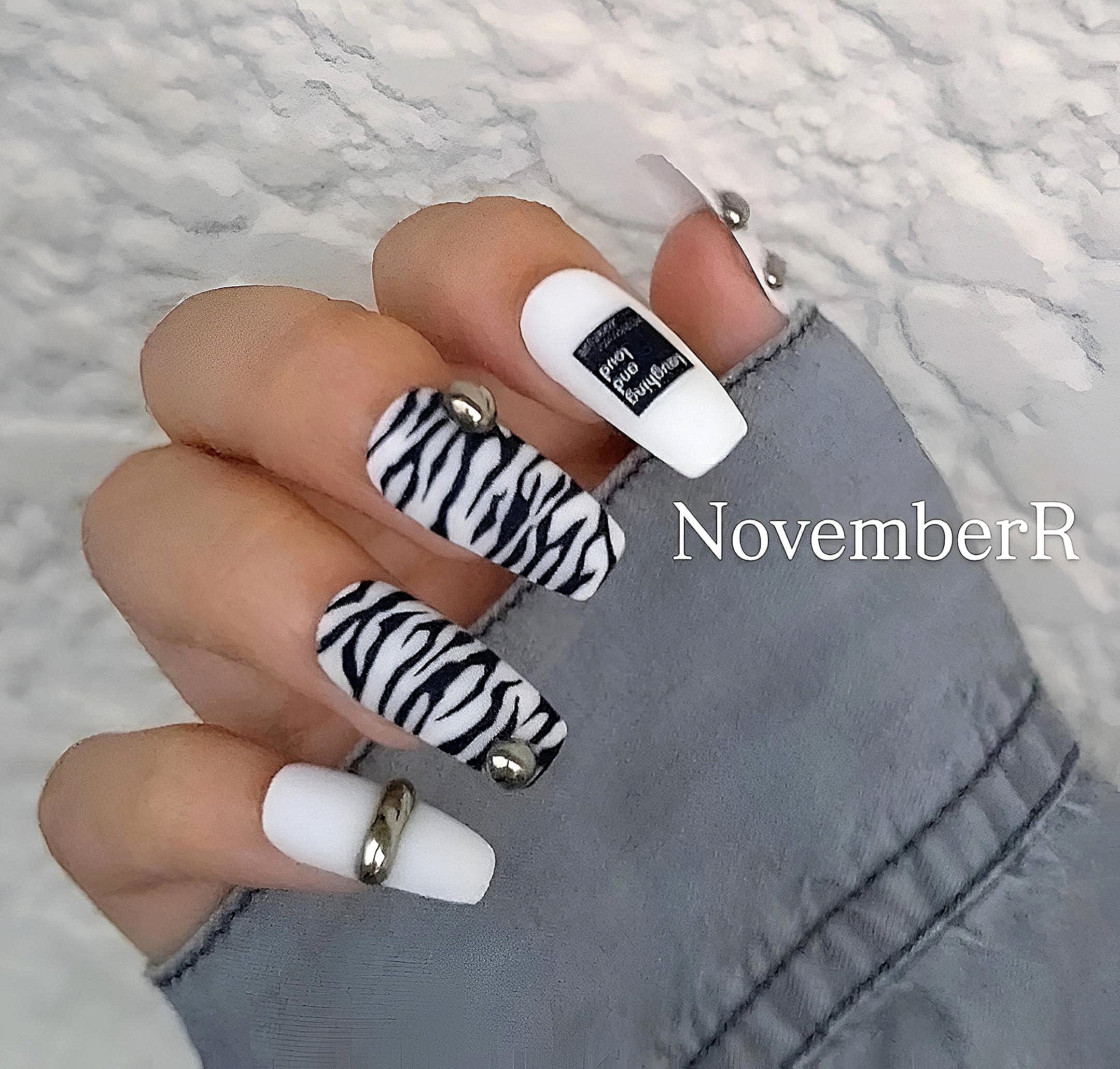 LA699☆おしゃれゼブラネイルチップ | NovemberR 〰️ネイルチップ販売〰️