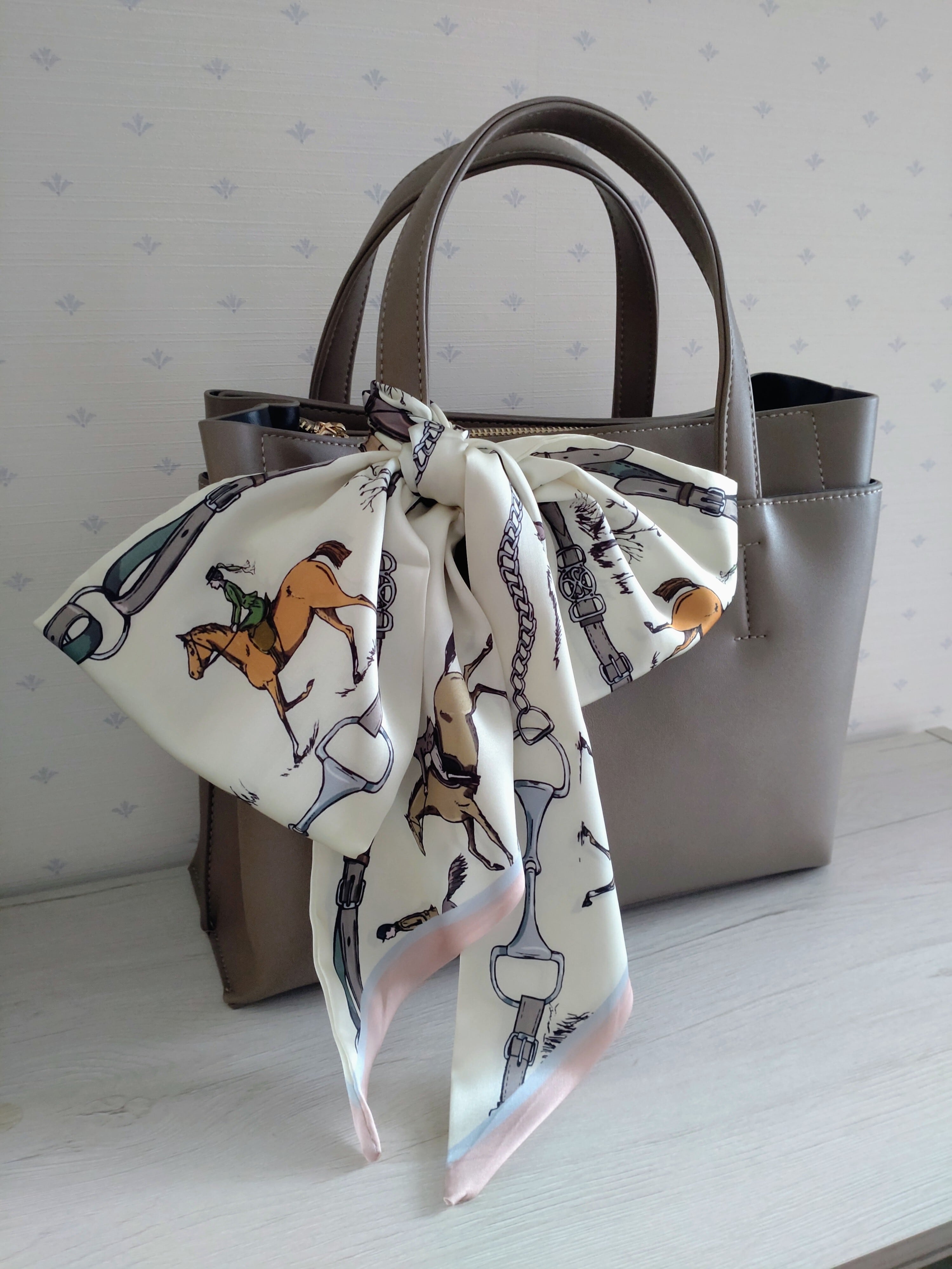 馬柄スカーフ（赤系） | SDGsのお馬グッズ＆引退馬支援「Horse's」