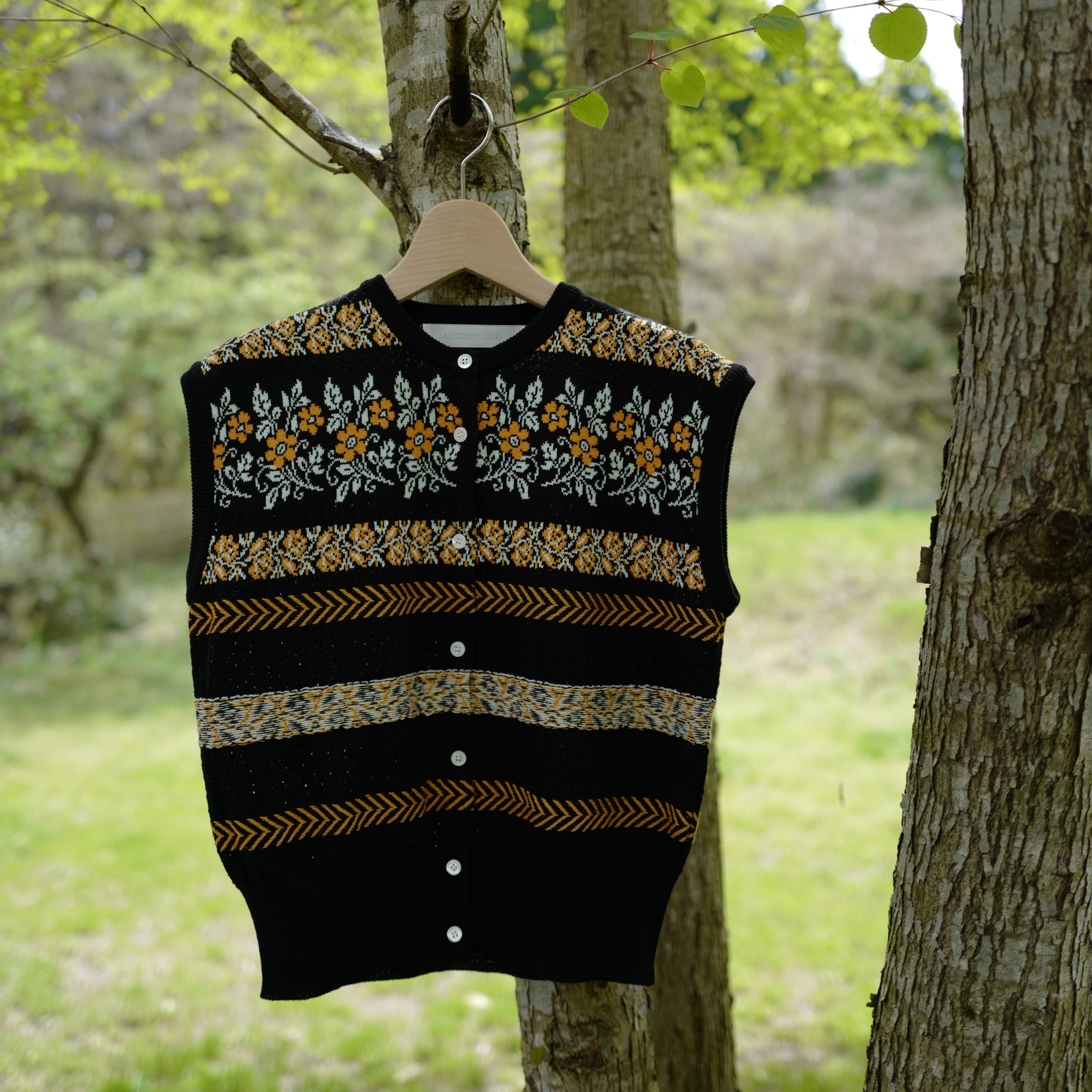 ASEEDONCLÖUD │ flower jacquard knit vest（off white, black