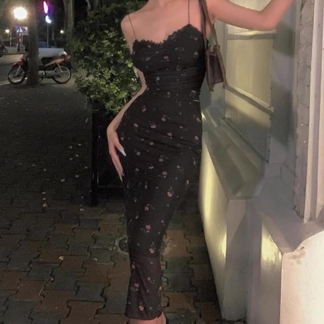 レディース スカート ワンピース ドレス サスペンダードレス ロングスカート ミモレ 袖なし ノースリーブ 襟なし タイト スリム 細身 ハイウエスト 透け感 薄手 かわいい 大人可愛い きれいめ シンプル カジュアル 上品 おしゃれ レトロ ガーリー 個性的 モード系 エレガント モダン 主役級 存在感 とろみ感 抜け感 ラブリー キュート ロマンティック ナチュラル 花柄 フラワー 夏 パーティー イベント リゾート ビーチ 休日 バカンス コーデ 美脚 脚長 モテ トレンド インスタ映え S M L