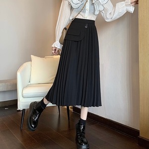 Pleated skirt with pocket design