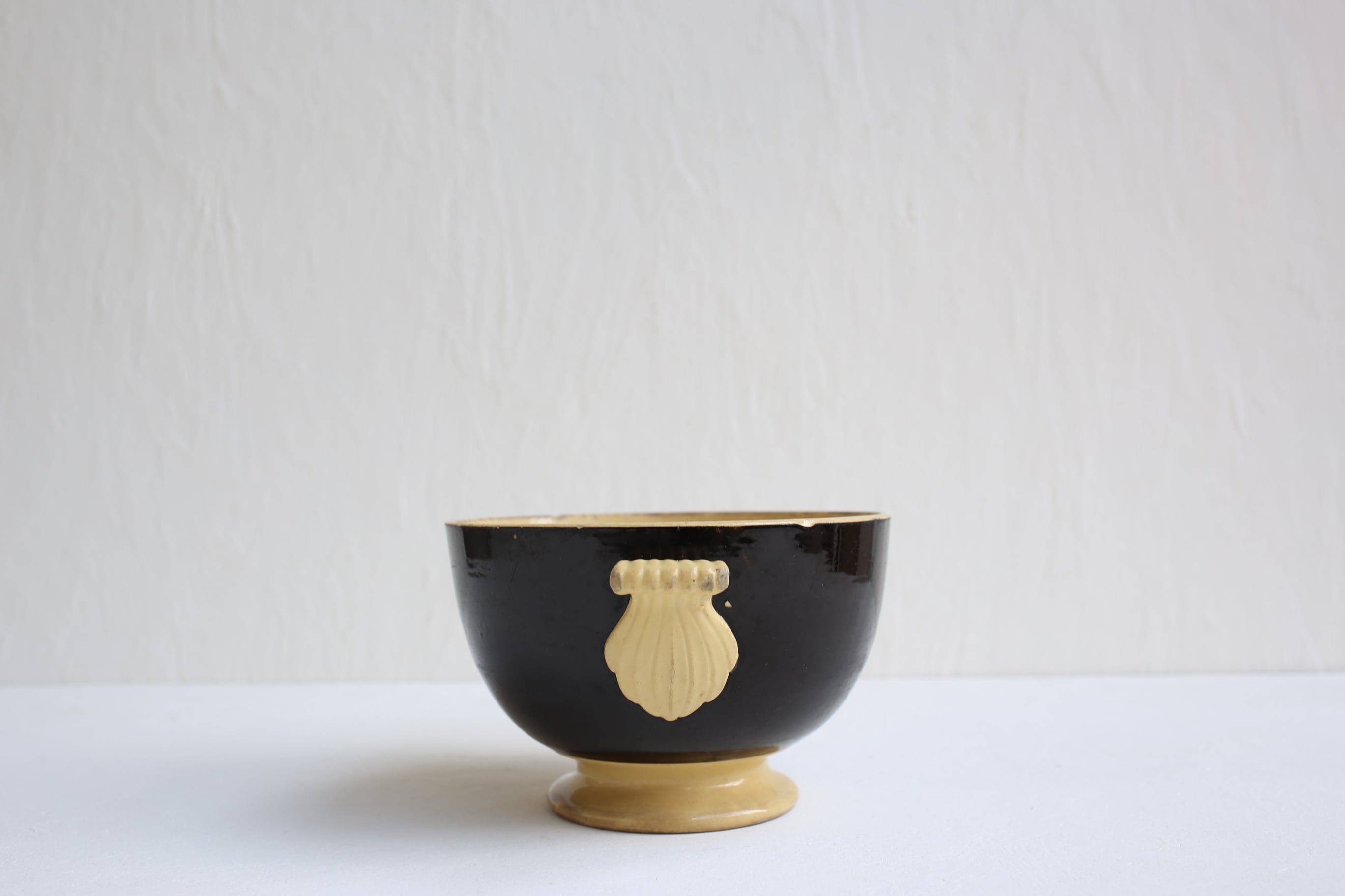 美品◆フランス金彩＆スミレカフェオレボウル＃クレイユモントローサルグミンヌジアン フランス アンティーク カフェオレボウル サルグミンヌ 耳付き N-03762