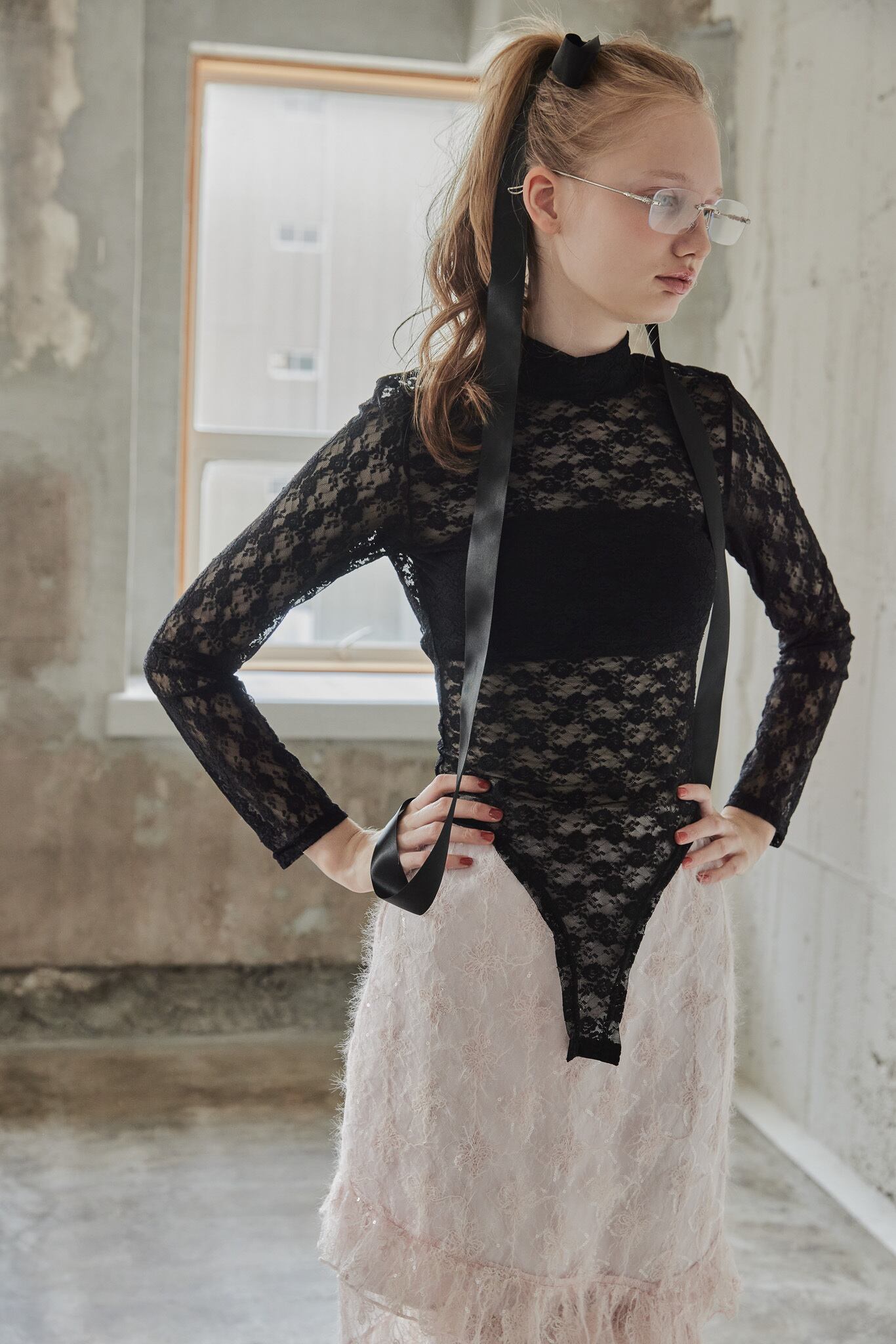 SKIMS BODYSUIT 花柄レース付き黒ボディスーツ バックオープンレースボディスーツ / Back open race bodysuit