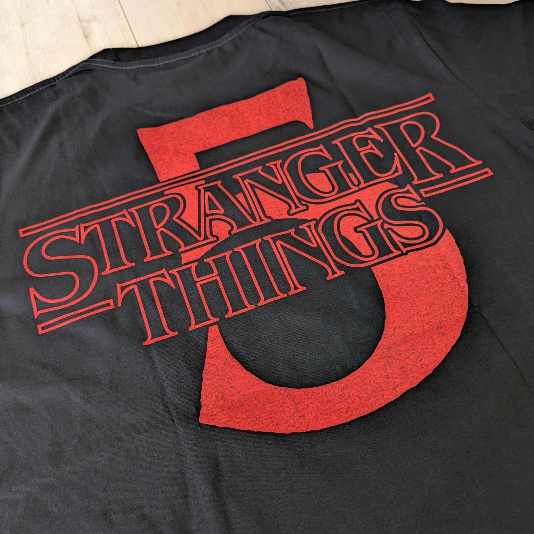 【 Stranger Things / ストレンジャーシングス  】ストレンジャーシングスSeason5 広告PRイラストデザイン / Tシャツ〚アメリカン雑貨 アメトイ〛