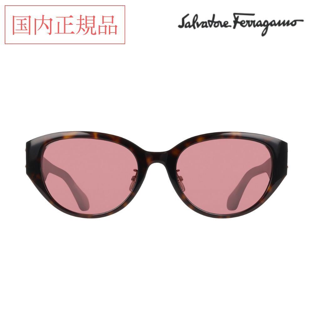 FERRAGAMO バーガンディ キャットアイサングラス 視線を惹きつける、運命のキャットアイ。サステナブル素材で描く洗練の